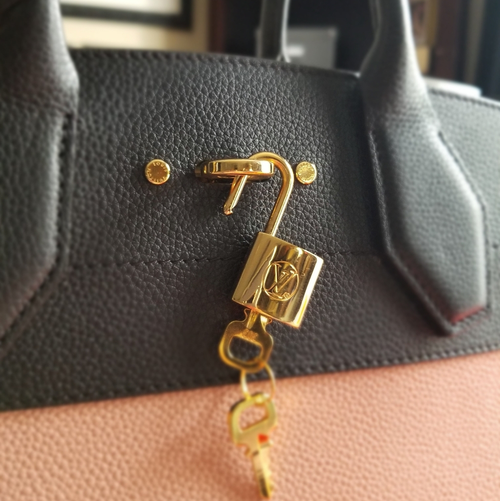LOUIS VUITTON City Streamer MM. Mag - Picture 13 of 16